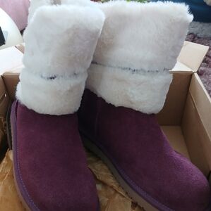 KOOLABURRA by UGG boots. Size 7  plum colornew without tags.